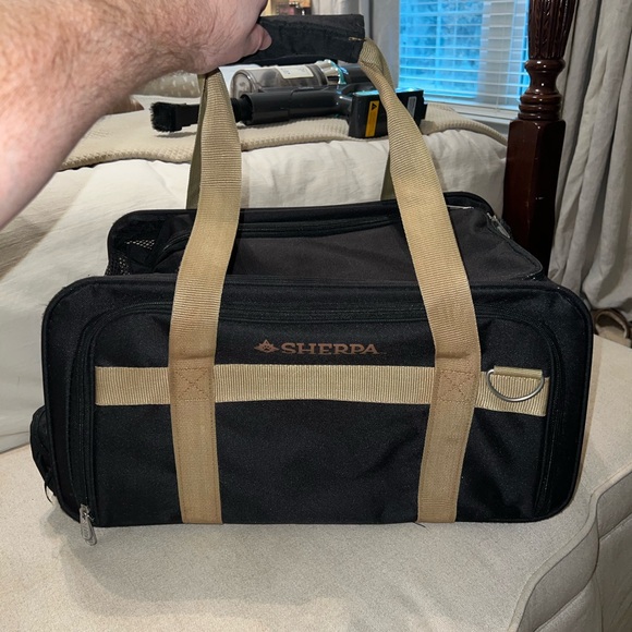 Sherpa expandable pet carrier - medium
